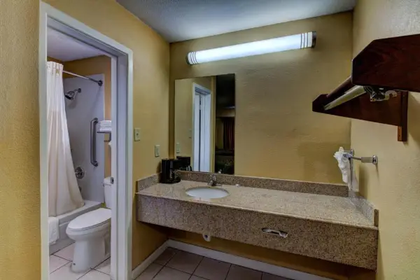Kingsway Inn Corsicana 8